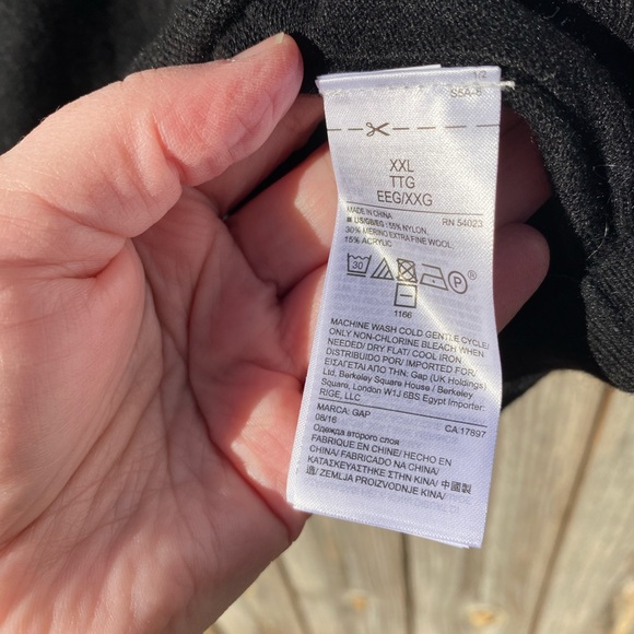 Women’s rainbow star sweater - Picture 4 of 6